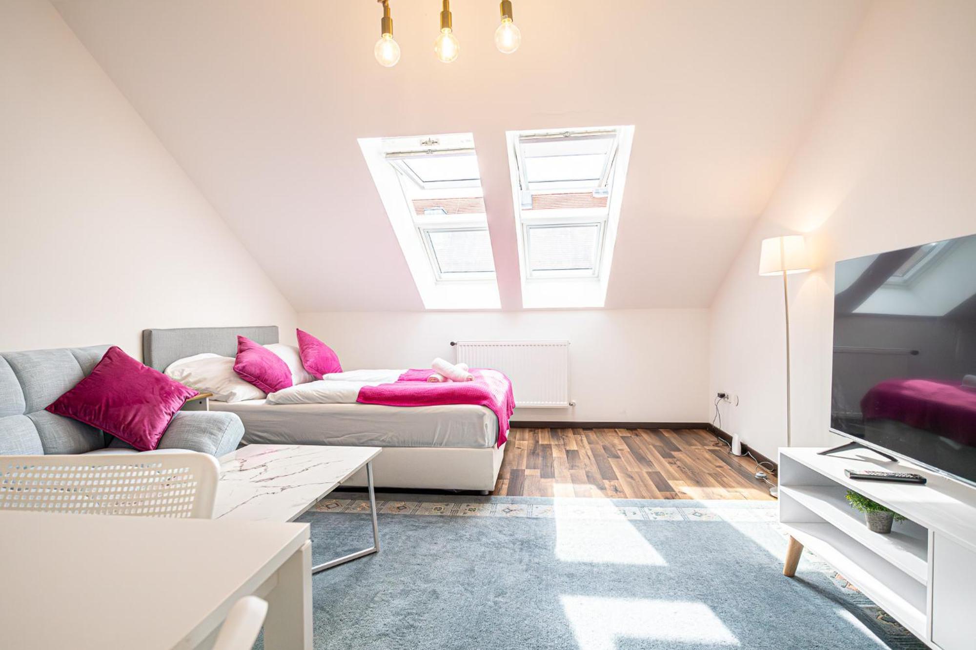 Airy Attic Apt.: Stylish At Penzing Area Wien